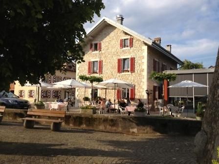 Au Boeuf Rouge Hotel Crassier Exterior foto