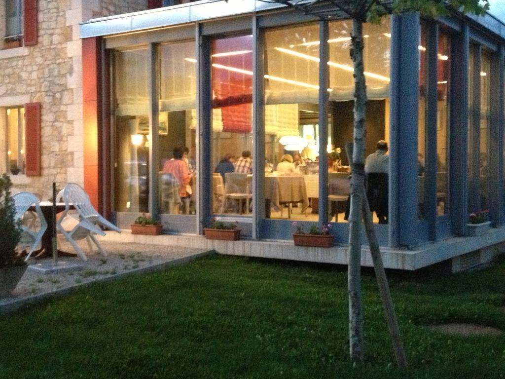 Au Boeuf Rouge Hotel Crassier Exterior foto